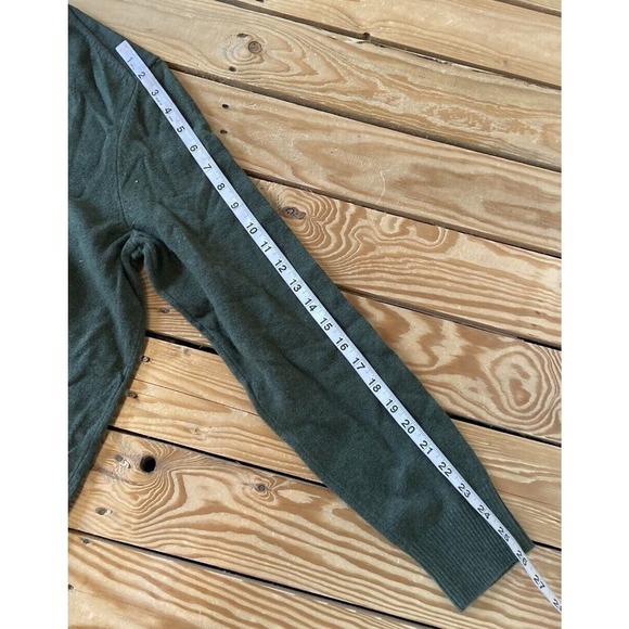 NWT $98 Calvin Klein Crew Neck Sweater Size Medium Men’s Green Pullover - Picture 9 of 9